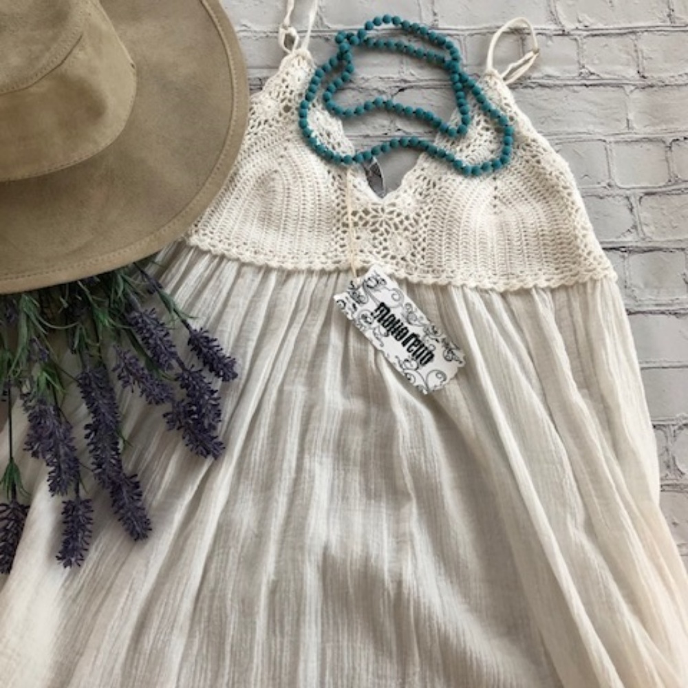 NWT, Monoreno White Crochet Dress, Size L.  Cute summer dress